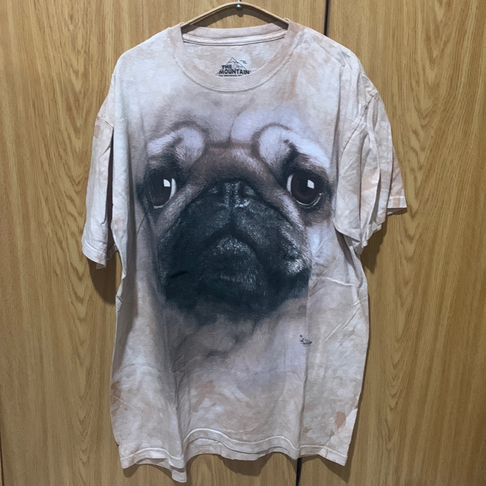 The Mountain Pug T shirt XL